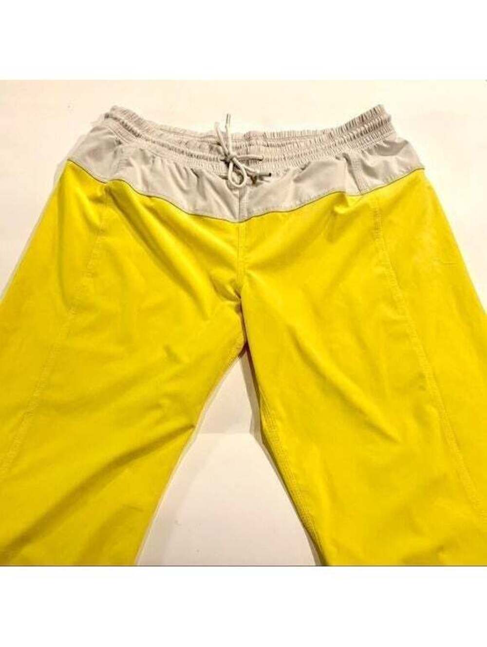 Lululemon Lively Cropped Yoga Pant Sz 8 - Picture 2 of 5